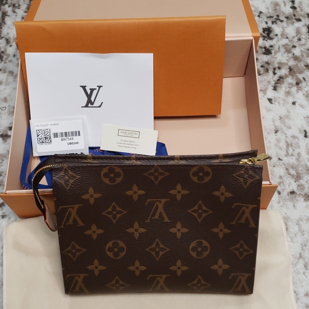 Louis Vuitton Toiletry 19